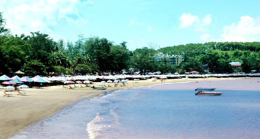 The water in Do Son beach is blue all over the year