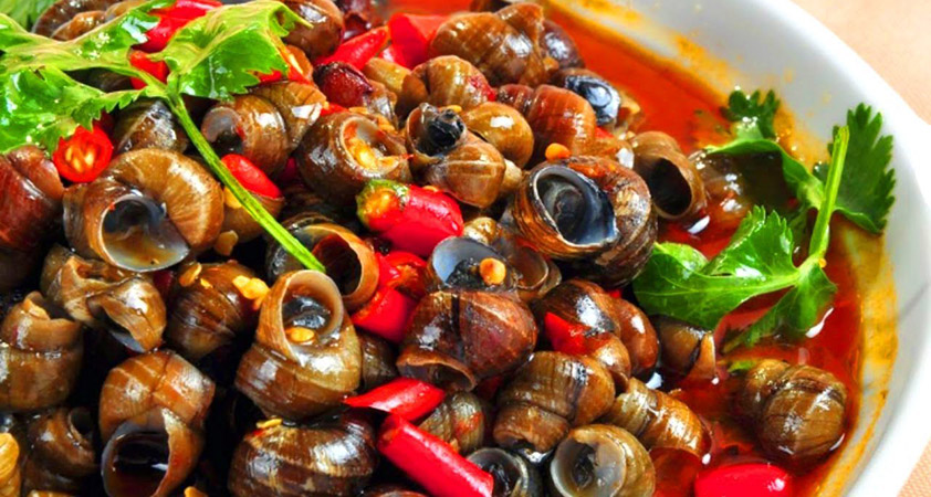 Fried snails is a famous traditional in Vietnam