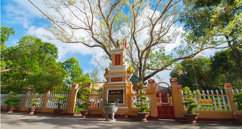 The view of Giac Lam pagoda