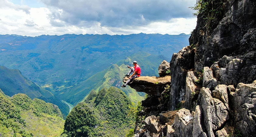Capture the view of Ha Giang from the pass peak