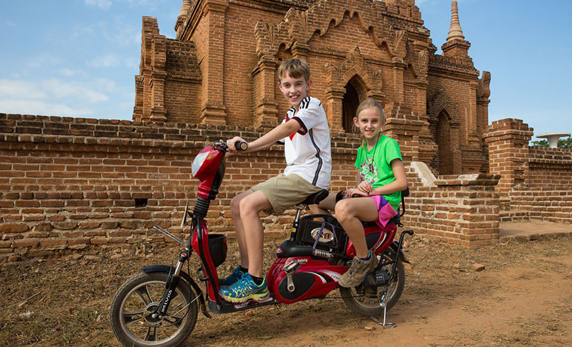 Come across some temples of Bagan