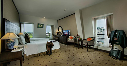 Zephyr Suite with Lake View