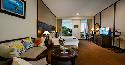 Zephyr Suite Balcony with Lake View