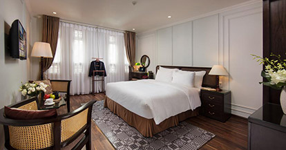  Dynastie Suite with Street View