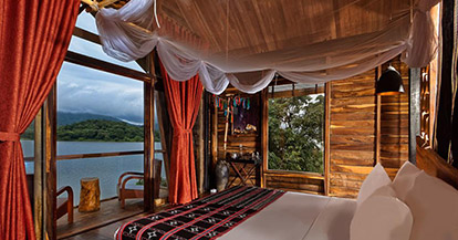  Bungalow - Lake Front