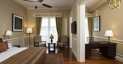  Colonial Suite King Bed Garden View