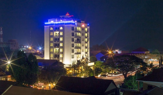 Yeak Loam Hotel